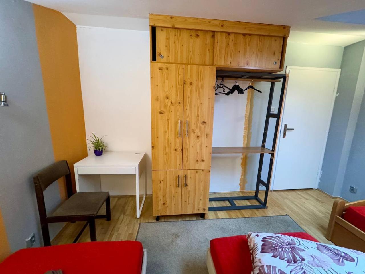 Vector Home Warschau Buitenkant foto